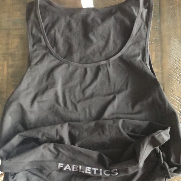 𝅺NEW Fabletics “New Wave” Black Athletic Tank Top Side Cutout Seamless Size M - Picture 7 of 7